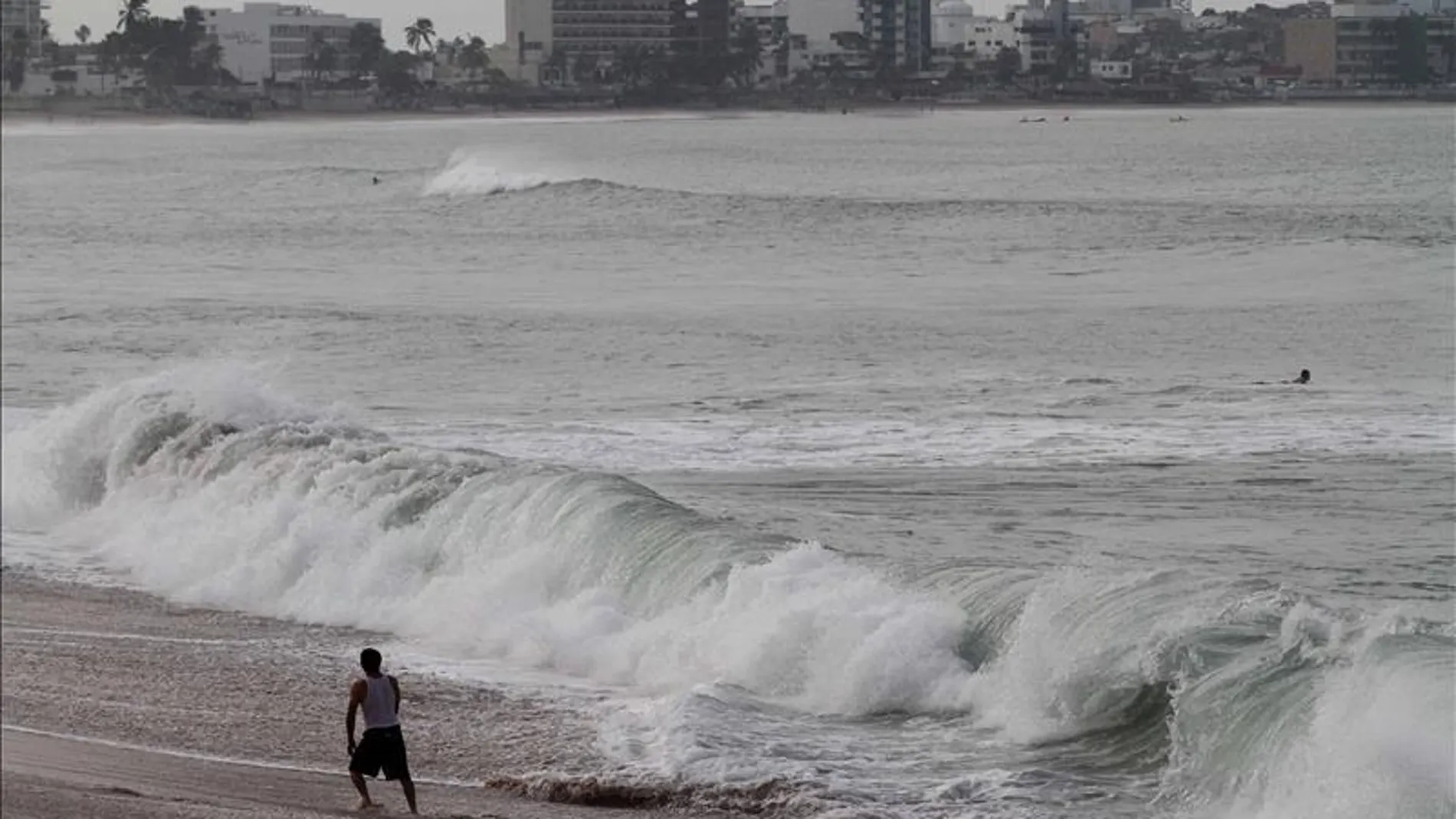 Vista general de fuertes marejadas en el océano Pacífico. Vista general de fuertes marejadas en el océano Pacífico.