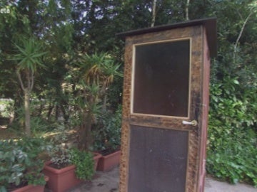 Una caseta de jardín para almacenar