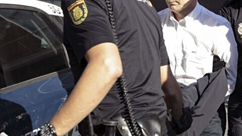 Seraf&iacute;n Castellano llega detenido a los juzgados de Sagunto