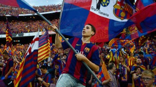 La afici&oacute;n blaugrana anima al Bar&ccedil;a