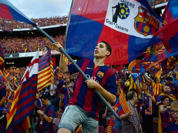 La afición blaugrana anima al Barça