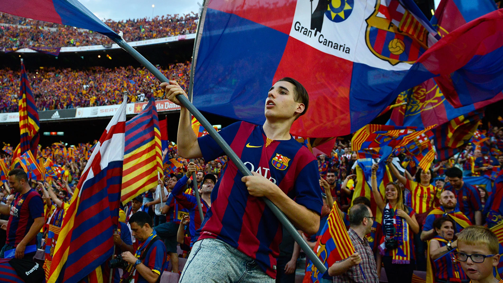 La afición blaugrana anima al Barça La afición blaugrana anima al Barça