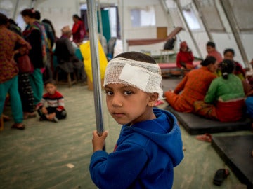 Los niños de Nepal regresan a la escuela por primera vez tras el terremoto