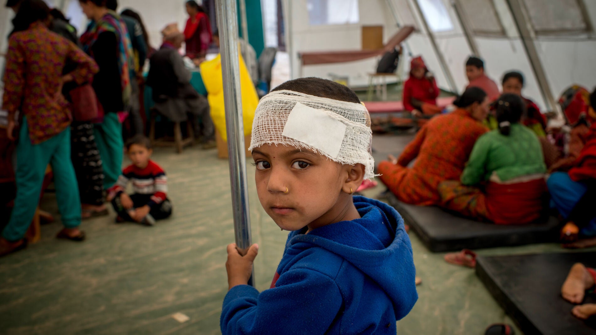 Los ni&ntilde;os de Nepal regresan a la escuela por primera vez tras el terremoto