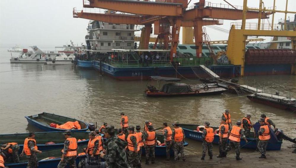 Continúan las labores de rescate en las inmediaciones del río Yangtsé.