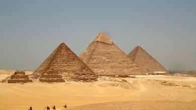 Mueren dos policías en un ataque cerca de las pirámides de Guiza en El Cairo