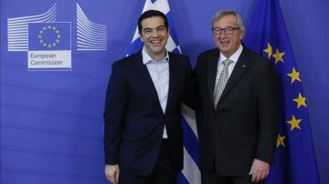 Los presidentes Jean-Claude Juncker, de la Comisión Europea, y Alexis Tsipras, de Grecia, en abril en Bruselas