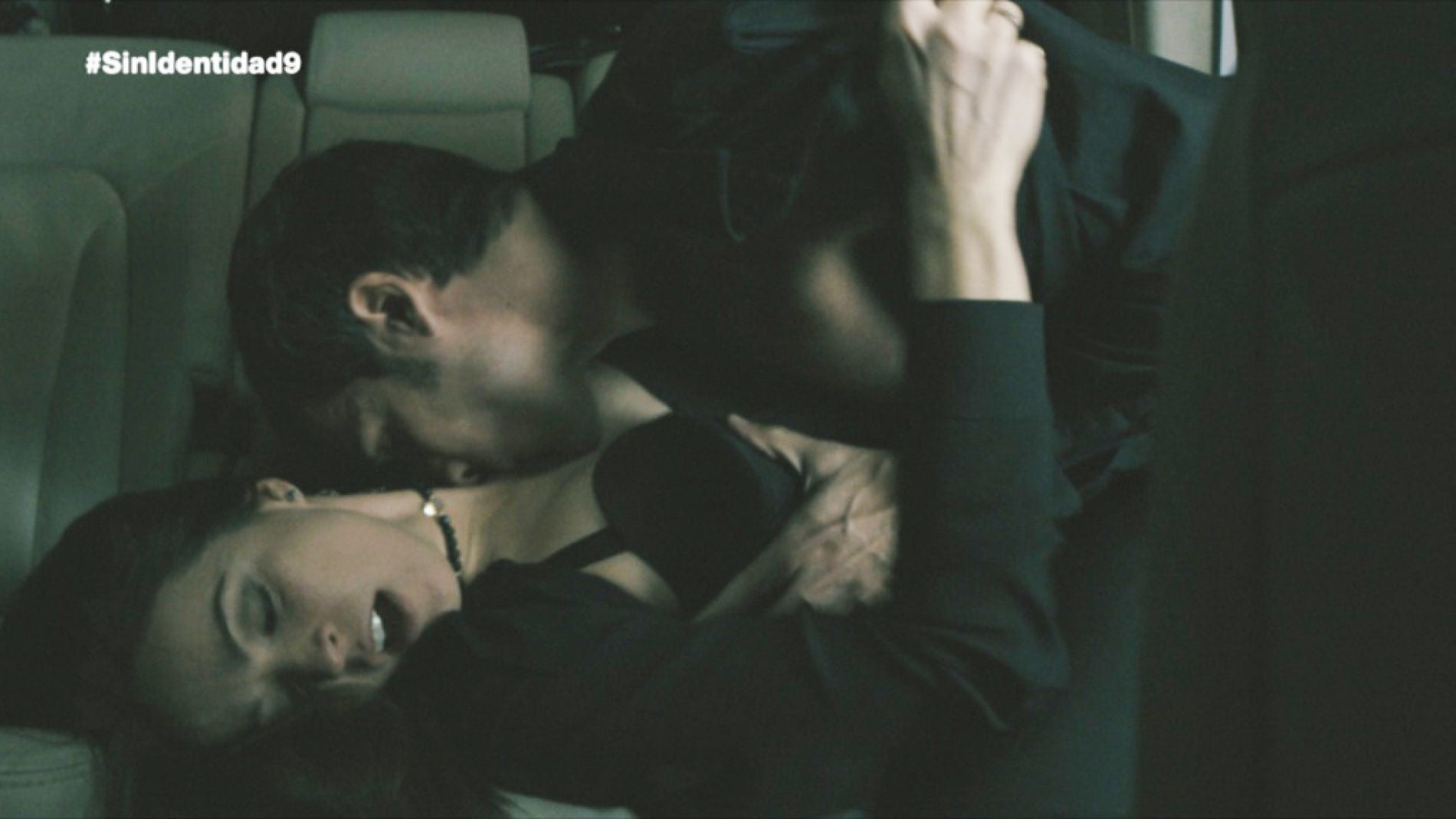 Amparo y &Aacute;lex tienen sexo