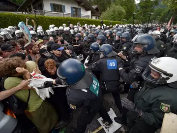 Miles de personas se manifiestan en Alemania contra la cumbre del G7 Miles de personas se manifiestan en Alemania contra la cumbre del G7