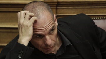 Varufakis asegura que Gobierno griego ha traspasado ya "muchas líneas rojas"