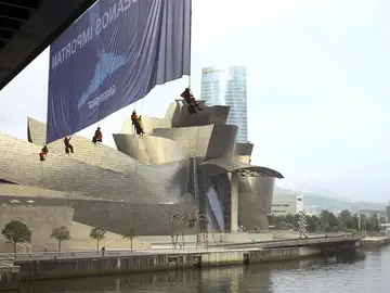 Activistas de Greenpeace en Bilbao Activistas de Greenpeace en Bilbao