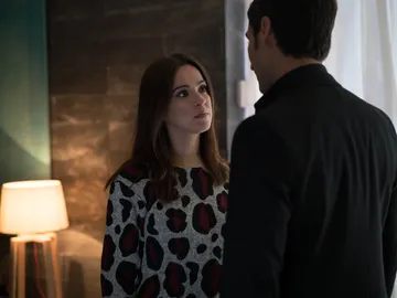 Álex le advierte a Amparo que Enrique quiere acabar con ella Álex le advierte a Amparo que Enrique quiere acabar con ella