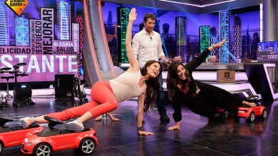 Ejercicios de oblicuos y core con coches de juguete