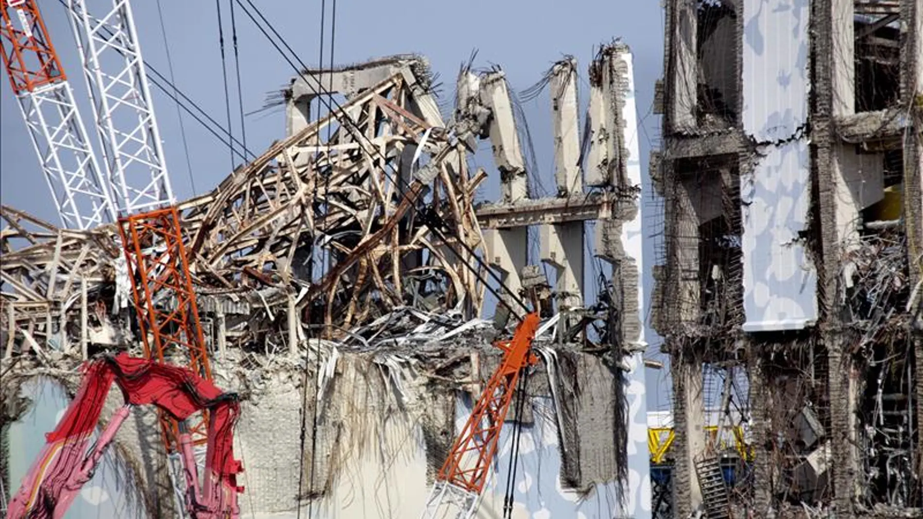 Daños causados en el reactor número 3 de Fukushima. Daños causados en el reactor número 3 de Fukushima.