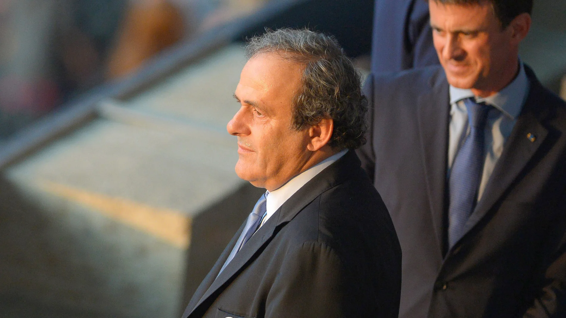 Manuel Valls junto a Platini Manuel Valls junto a Platini