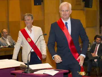 Pedro Santisteve, de ZEC, alcalde de Zaragoza con el apoyo del PSOE y CHA Pedro Santisteve, de ZEC, alcalde de Zaragoza con el apoyo del PSOE y CHA