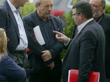 El PSOE gobernará el Ayuntamiento de Oviedo con el apoyo de Somos y de IU El PSOE gobernará el Ayuntamiento de Oviedo con el apoyo de Somos y de IU