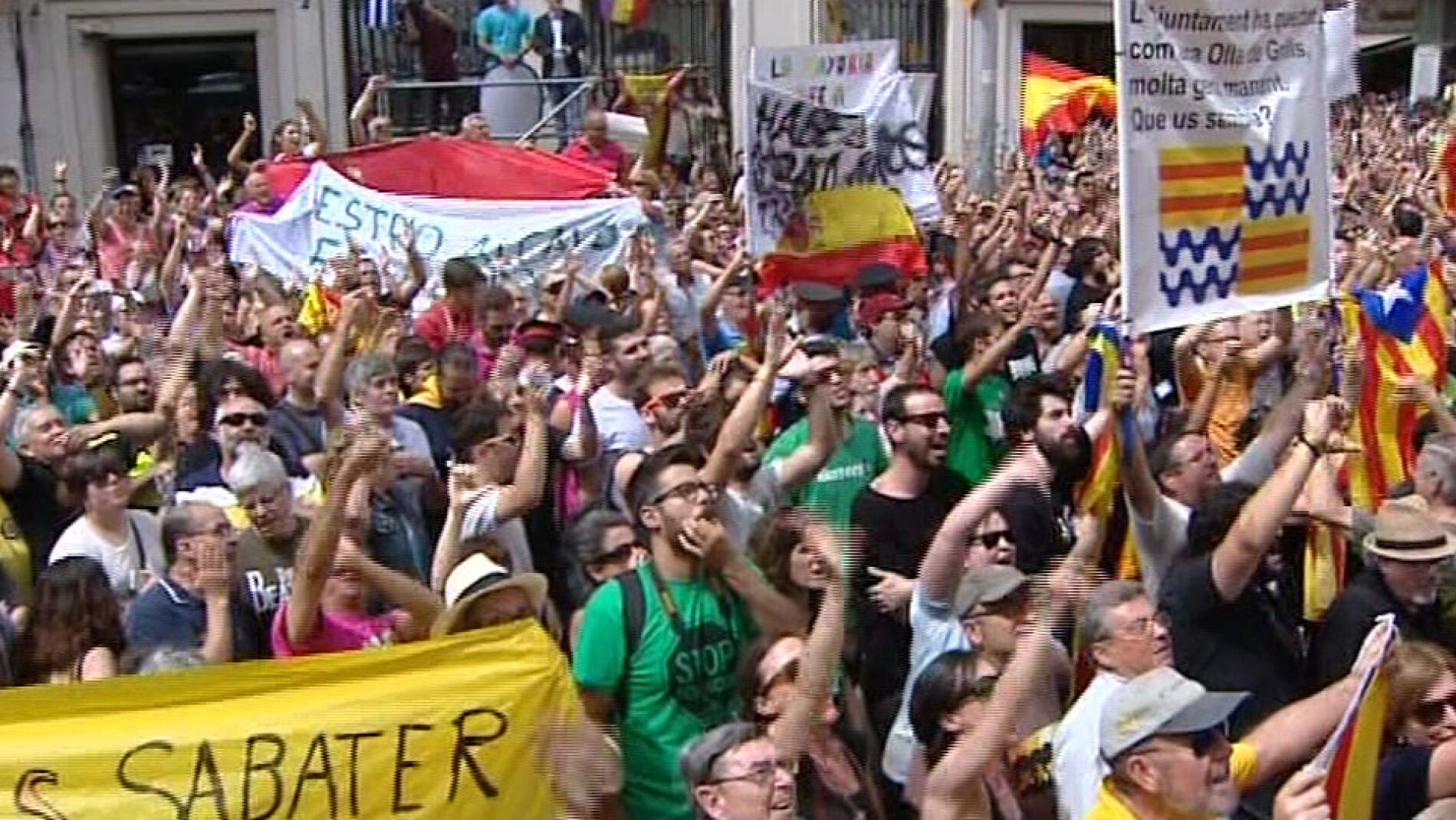 Partidarios de Guayem y PP en la investidura de Dolors Sabater