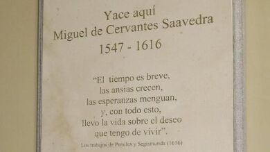 La RAE exige que se corrija una errata de la tumba de Cervantes