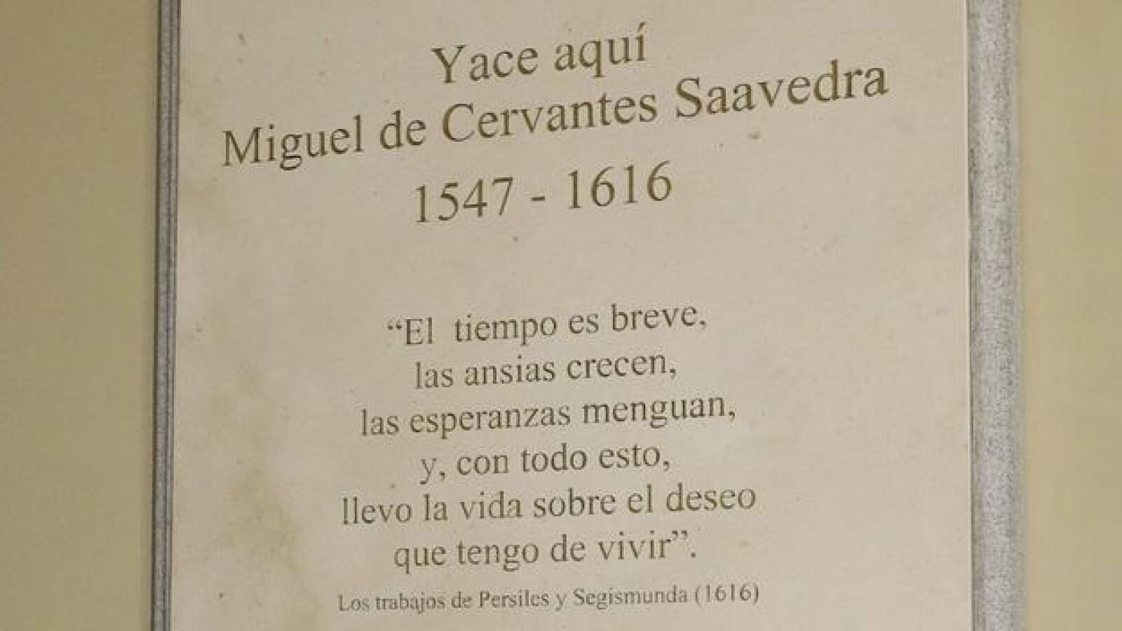 La RAE exige que se corrija una errata de la tumba de Cervantes