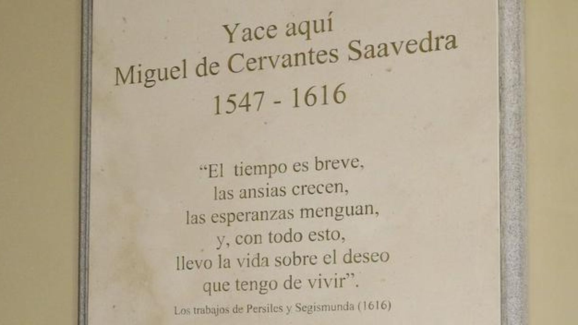 La RAE exige que se corrija la errata de la tumba de Cervantes