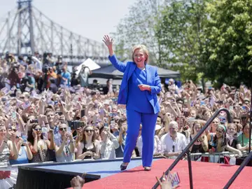 Clinton apela a la clase media y promete acabar con las ventajas de los ricos Clinton apela a la clase media y promete acabar con las ventajas de los ricos