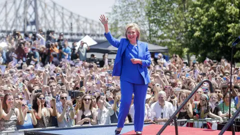 Clinton apela a la clase media y promete acabar con las ventajas de los ricos Clinton apela a la clase media y promete acabar con las ventajas de los ricos