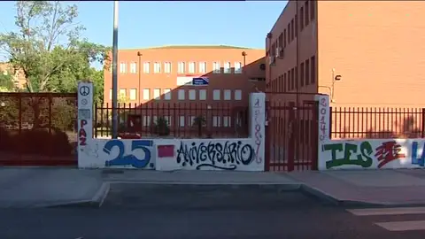 Cinco detenidos por acosar a una menor Cinco detenidos por acosar a una menor