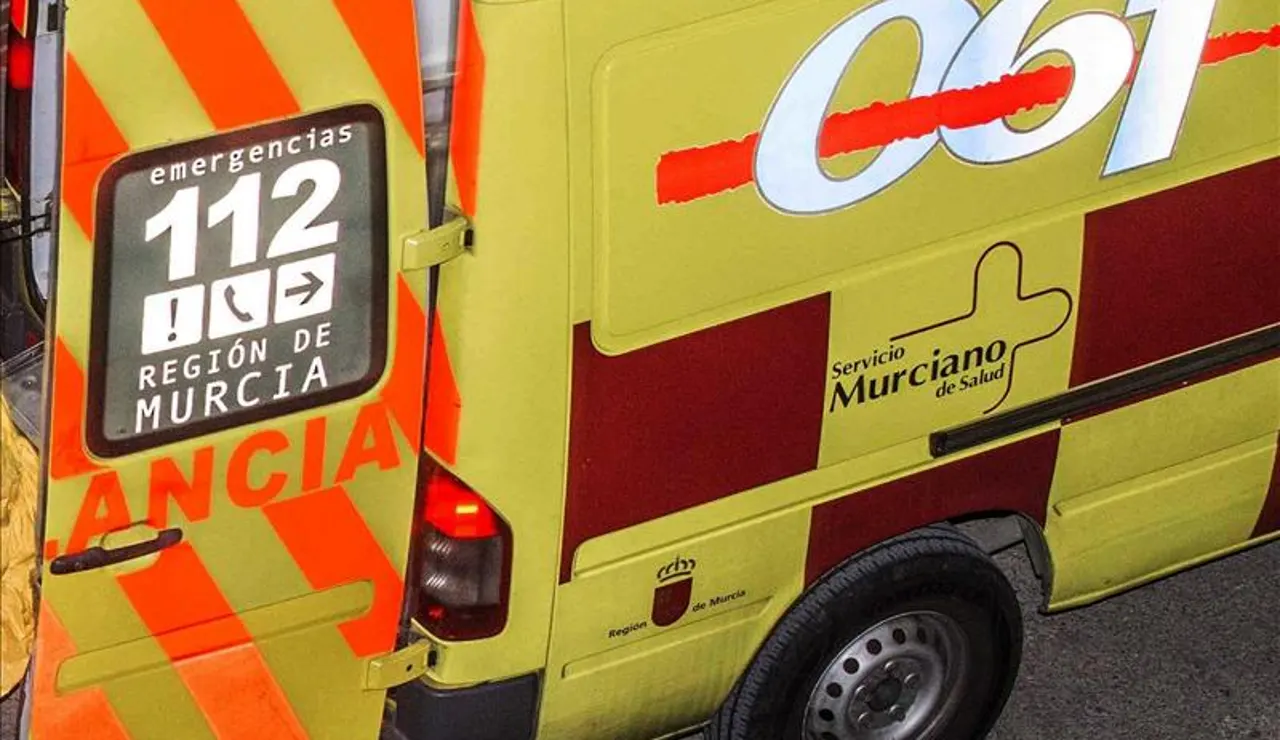 Imagen de una ambulancia del 112 Región de Murcia