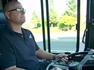 El conductor de autobús que liberó al niño El conductor de autobús que liberó al niño