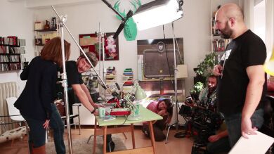 Megan Montaner y Eloy Azorín preparan una escena de 'Sin Identidad'