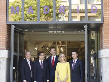 James Costos y el Rey Felipe VI en el IN3 James Costos y el Rey Felipe VI en el IN3
