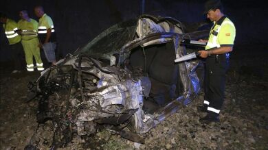 Una joven consigue salir de su coche antes de que lo arrolle el tren en Vigo