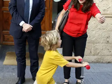 El PSPV y Compromís pactan el Consell con Puig de presidente y la Portavocía para Oltra El PSPV y Compromís pactan el Consell con Puig de presidente y la Portavocía para Oltra