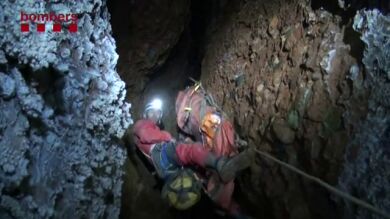 Complicado rescate de un espeleólogo atrapado 28 horas en una cueva de Lleida