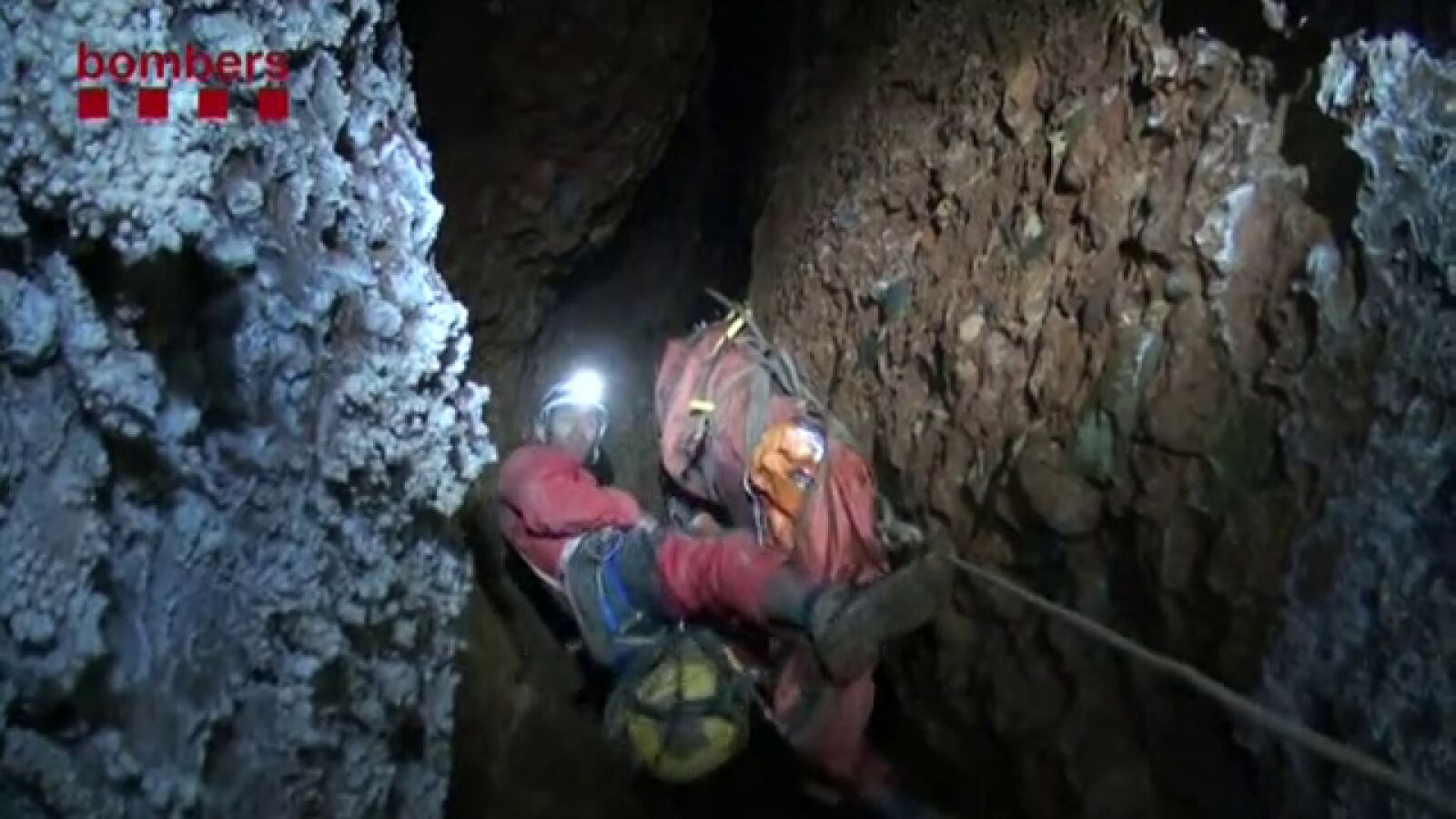 Complicado rescate de un espeleólogo atrapado 28 horas en una cueva de Lleida
