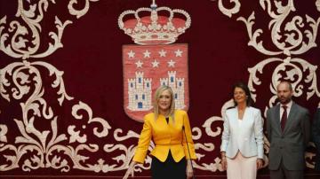 Cristina Cifuentes promete su cargo como presidenta de la Comunidad de Madrid.