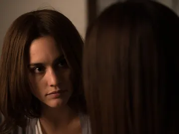 María escucha a Amparo María escucha a Amparo