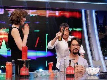 Dakota Johnson, Pablo Motos y Marron en El Hormiguero 3.0 Dakota Johnson, Pablo Motos y Marron en El Hormiguero 3.0