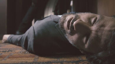 Álex se encarga de acabar con Juan