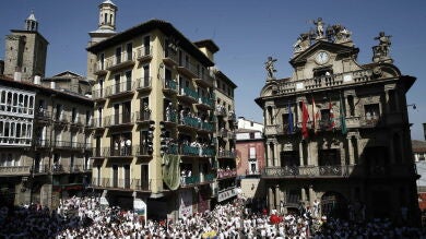 El chupinazo inicial de los San Fermines inaugura 9 días de fiesta en Pamplona