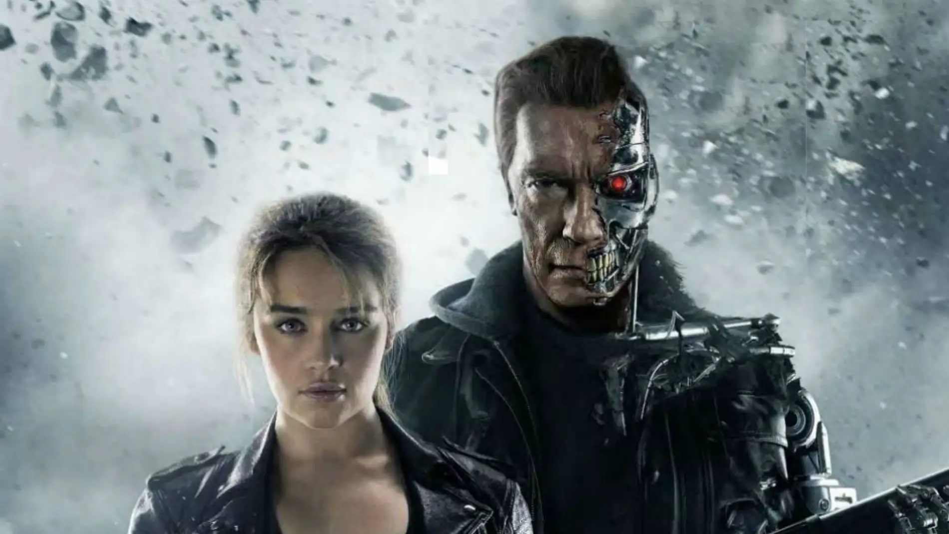 Emilia Clarke junto a Arnold Schwarzenegger en 'Terminator: Génesis'