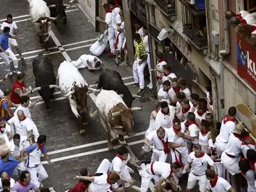 Primer encierro de Sanfermines, protagonizado por toros de Jandilla Primer encierro de Sanfermines, protagonizado por toros de Jandilla