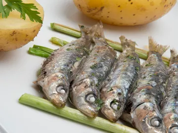 Sardinas asadas con patatas Sardinas asadas con patatas