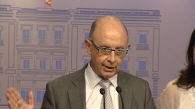 Montoro advierte a los nuevos alcaldes que hay que cumplir con el déficit