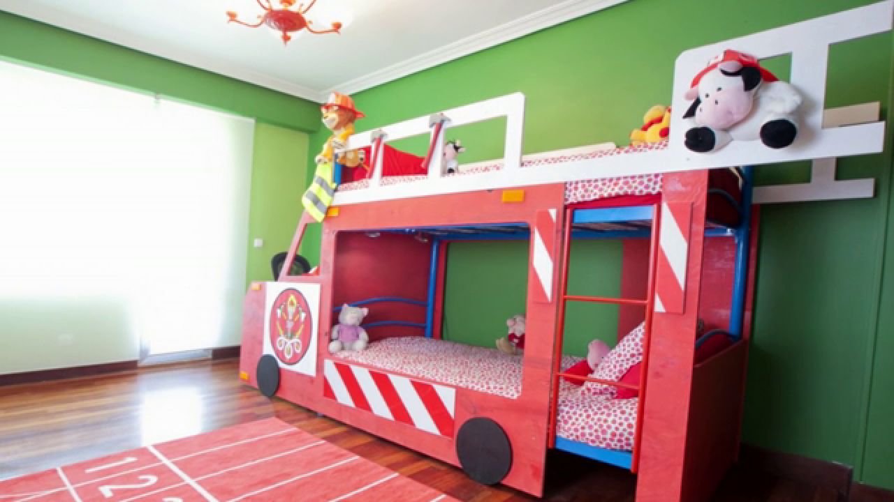 Decogarden crea una cama con forma de camión de bomberos