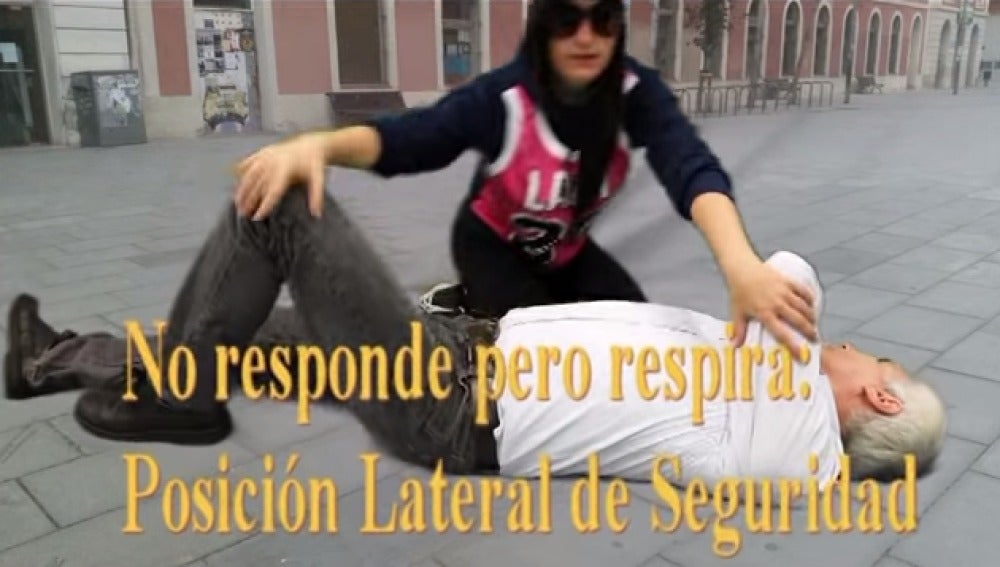Profesionales cantan rap para enseñar técnicas reanimación