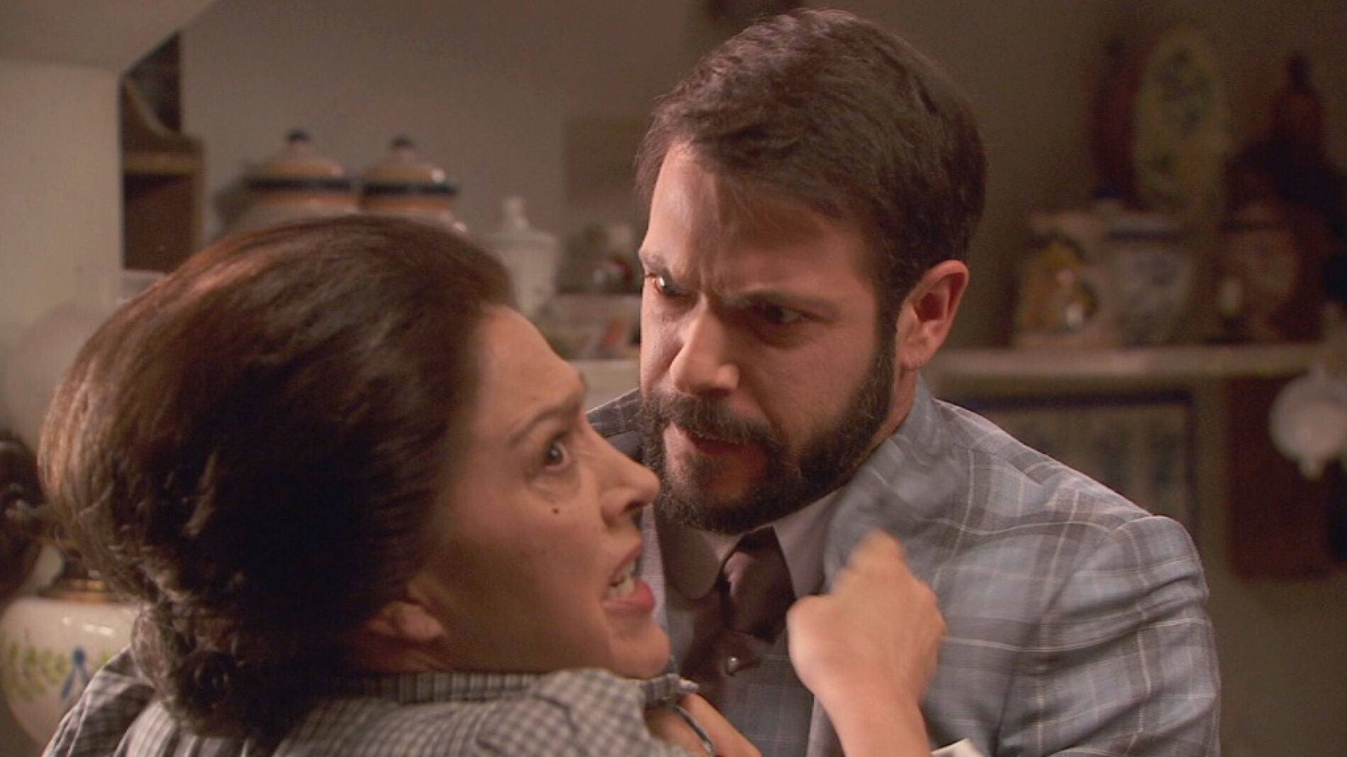 Severo llegar&aacute; a las manos con Francisca