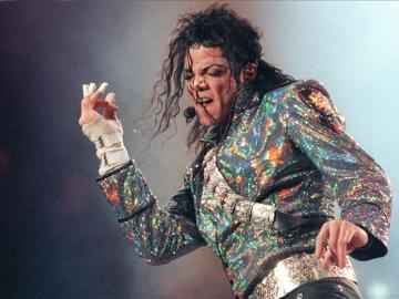 El cantante estadounidense Michael Jackson durante un concierto