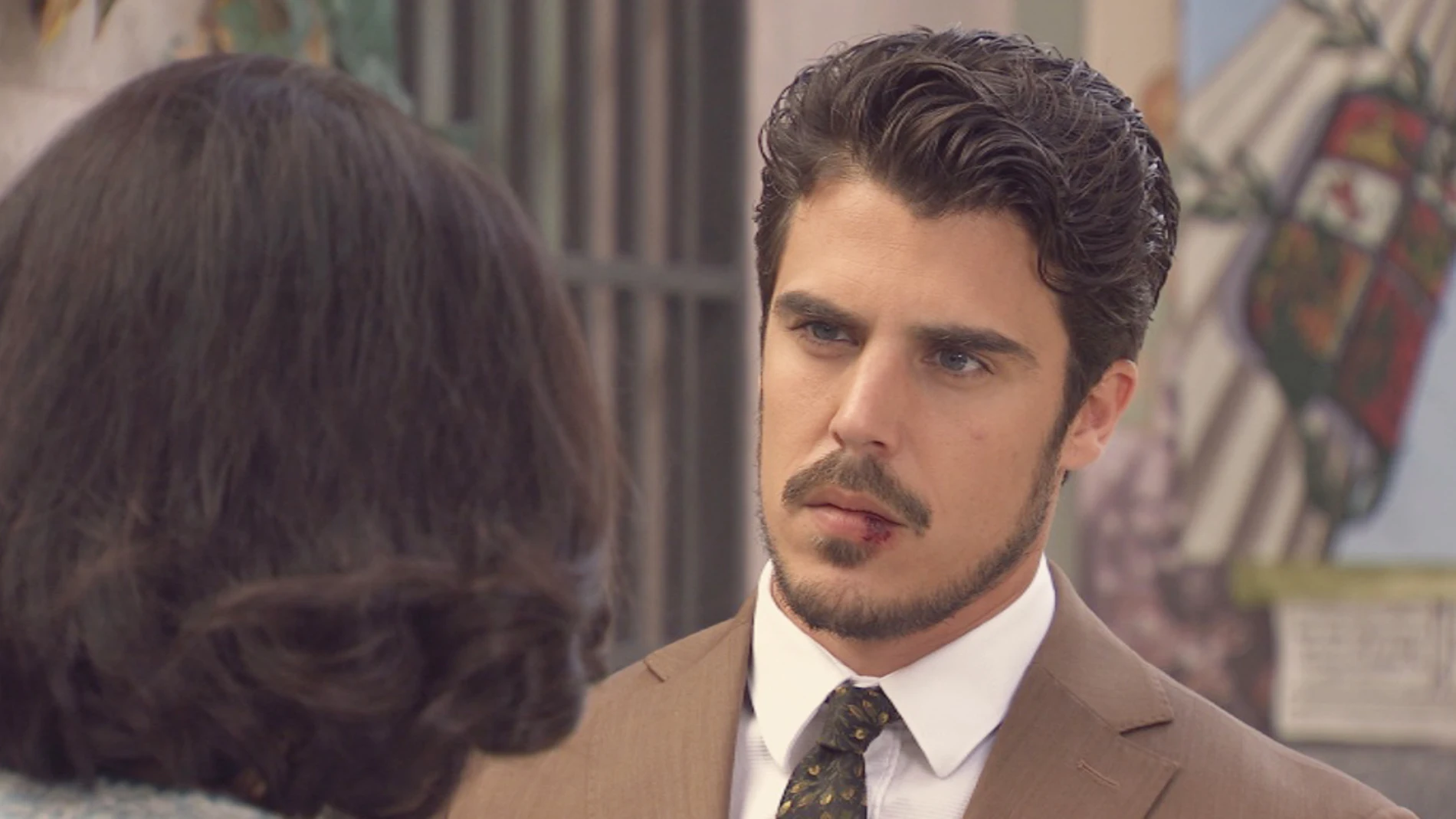 Jorge confiesa a Laura que sigue enamorado de ella